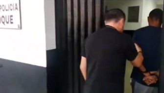 Polícia prende em São Roque suspeitos de atirar em motorista de aplicativo em Ibiúna Polícia prende em São Roque suspeitos de atirar em motorista de aplicativo em Ibiúna